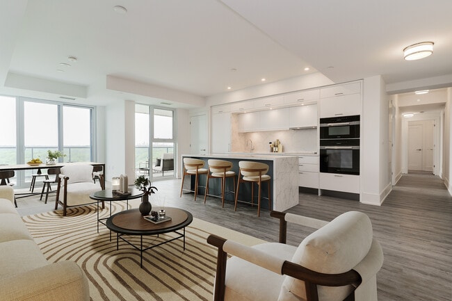 property at 10 Inn On The Pk Dr