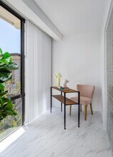 6 Commodore Dr, Unit 4 in Emeryville, CA - Foto de edificio - Building Photo