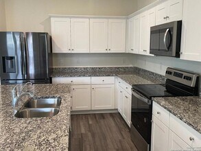 14311 Gila Crossing in San Antonio, TX - Foto de edificio - Building Photo