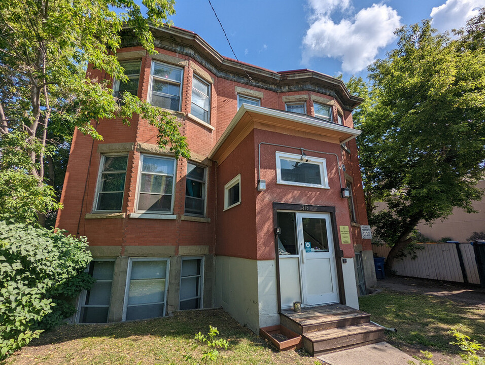 Sibley Mission Apartments in Calgary, AB - Building Photo