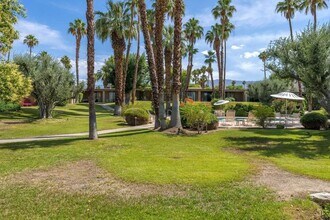 47900 Oasis Ct, Unit Spacious with Mtn Views in Palm Desert, CA - Building Photo - Building Photo