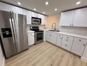 7950 W McNab Rd in Tamarac, FL - Building Photo - Building Photo