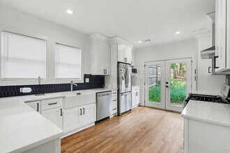 1326 Blvd Lorraine SW in Atlanta, GA - Building Photo - Building Photo