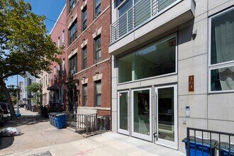 161 Dupont St in Brooklyn, NY - Foto de edificio - Building Photo