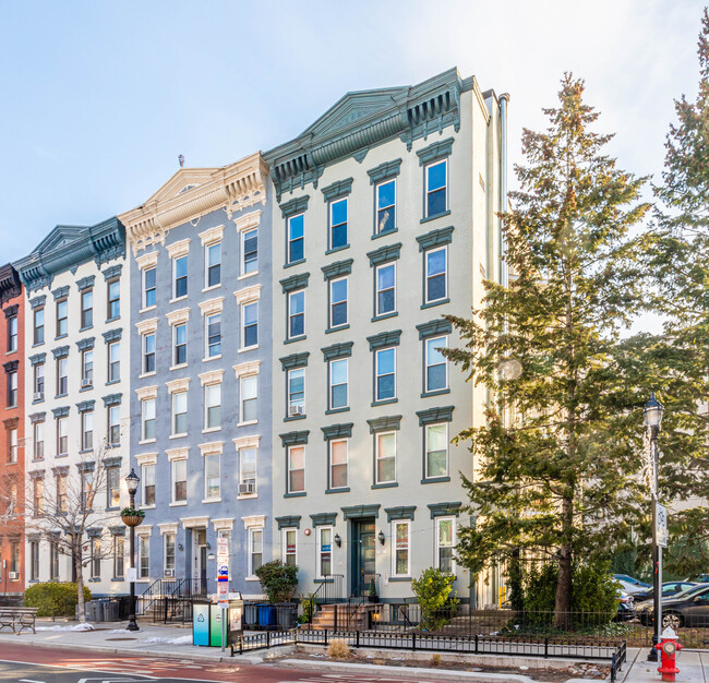 1103 Washington St in Hoboken, NJ - Foto de edificio - Building Photo