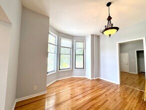 2021 N Western Ave in Chicago, IL - Building Photo - Building Photo