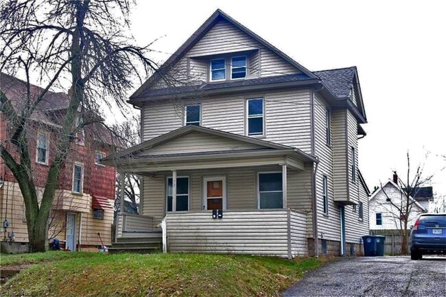 property at 72 E Mapledale Ave