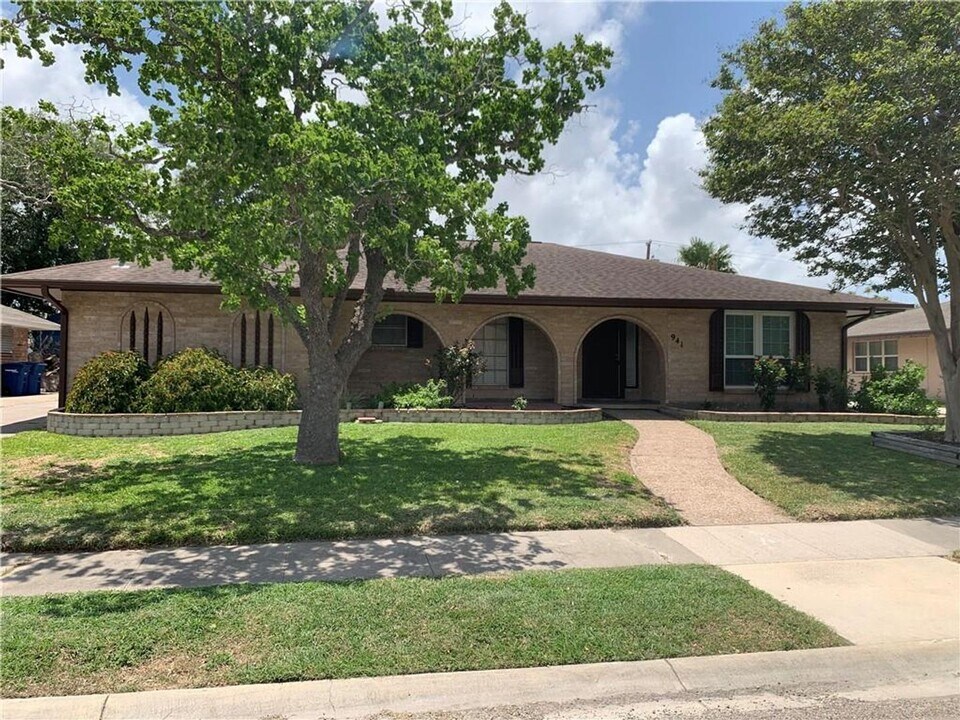 941 Egyptian Dr in Corpus Christi, TX - Building Photo