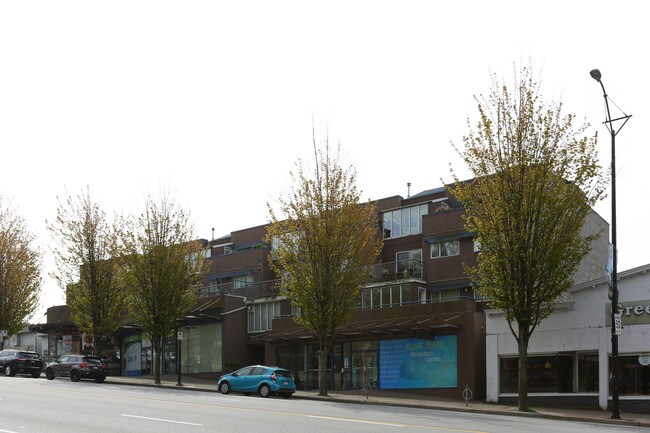 3764 Hastings St in Burnaby, BC - Building Photo - Building Photo