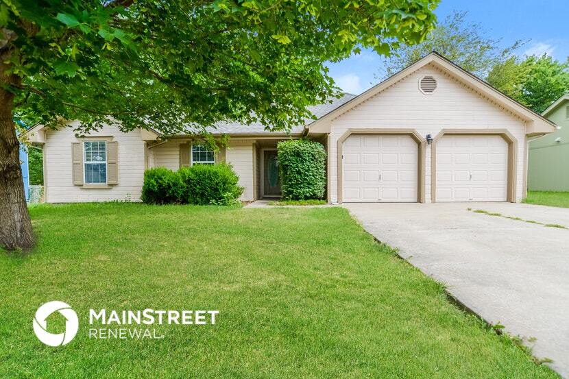 1602 Cooper Dr in Raymore, MO - Building Photo