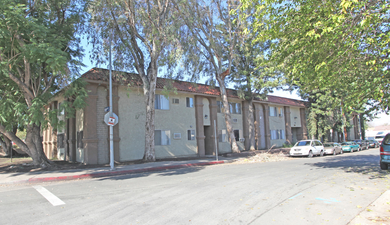 Kelvin Apartments in Winnetka, CA - Foto de edificio