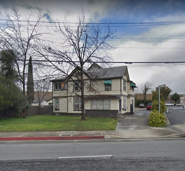 125 W Orange Grove Ave