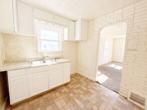 15901 Lotus Dr in Cleveland, OH - Building Photo - Building Photo