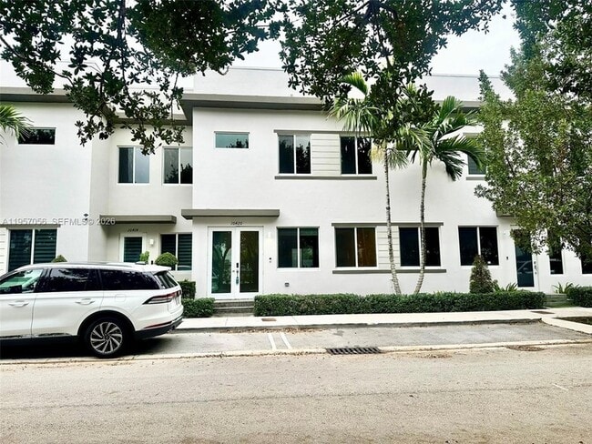 10420 NW 67th St in Doral, FL - Foto de edificio - Building Photo