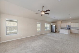 753 Hot Spring Valley in Buda, TX - Foto de edificio - Building Photo