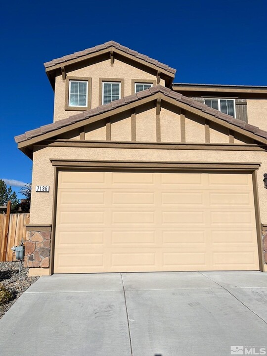 7136 Cinder Village Dr in Sparks, NV - Building Photo