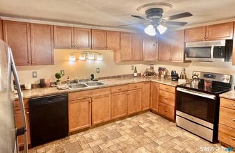 110 Lake Rd in Andover, CT - Building Photo - Building Photo