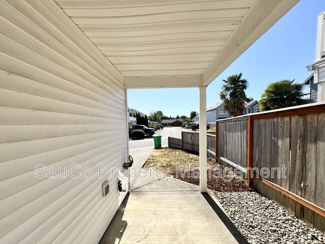 1583 NE Jessica Loop in Hillsboro, OR - Building Photo - Building Photo