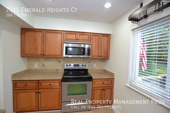 2311 Emerald Heights Ct in Reston, VA - Building Photo - Building Photo