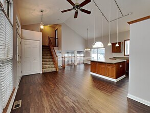 571 Jenna Dr in South Elgin, IL - Building Photo - Building Photo