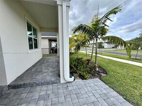 9035 Dahlia Cir, Unit 36 in Port St. Lucie, FL - Building Photo - Building Photo