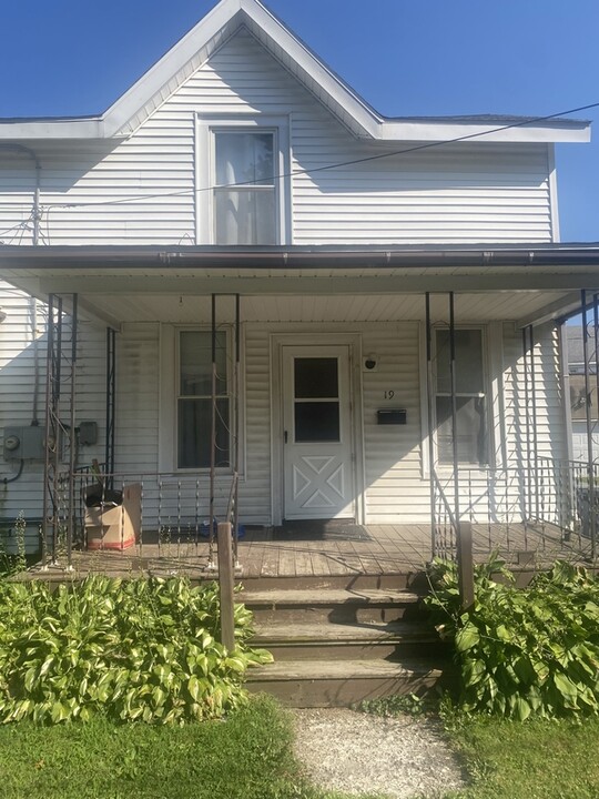 19 Lambert Ave in Fredonia, NY - Building Photo