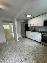 801 SW 8th St, Unit 5 in Miami, FL - Building Photo - Building Photo