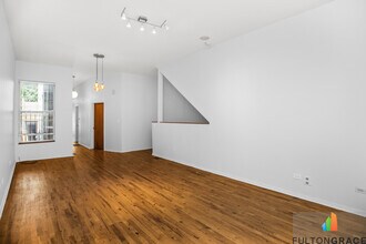 2744 W Warren Blvd, Unit #1 in Chicago, IL - Foto de edificio - Building Photo
