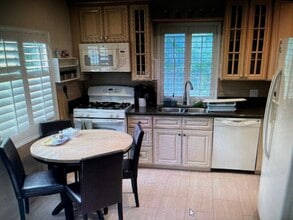 5345 Quakertown Ave in Woodland Hills, CA - Building Photo - Building Photo