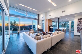 2511 Wild Oak Dr in Los Angeles, CA - Building Photo - Building Photo