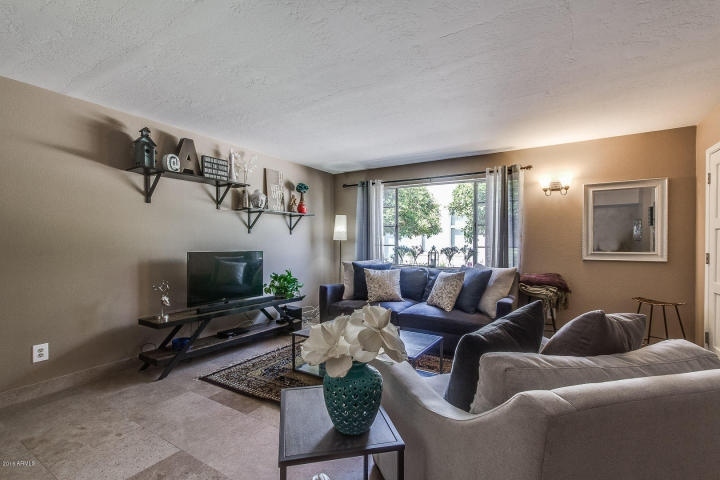 7736 E Camelback Rd in Scottsdale, AZ - Foto de edificio