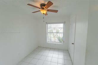 12023 SW 110th St Cir E in Miami, FL - Building Photo - Building Photo