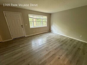 1709 Park Village Dr in Columbus, OH - Building Photo - Building Photo