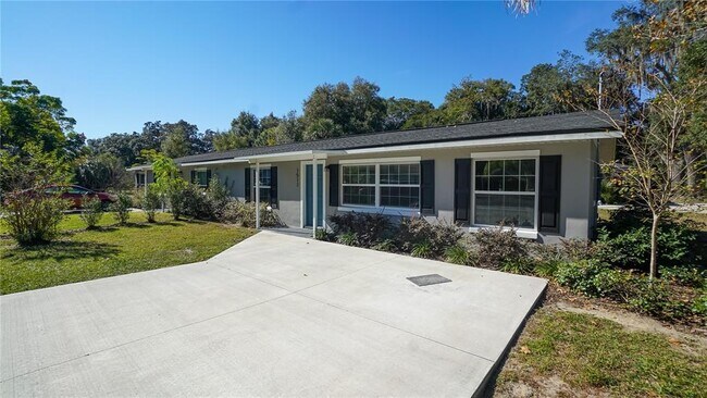 property at 1517 N Grandview St