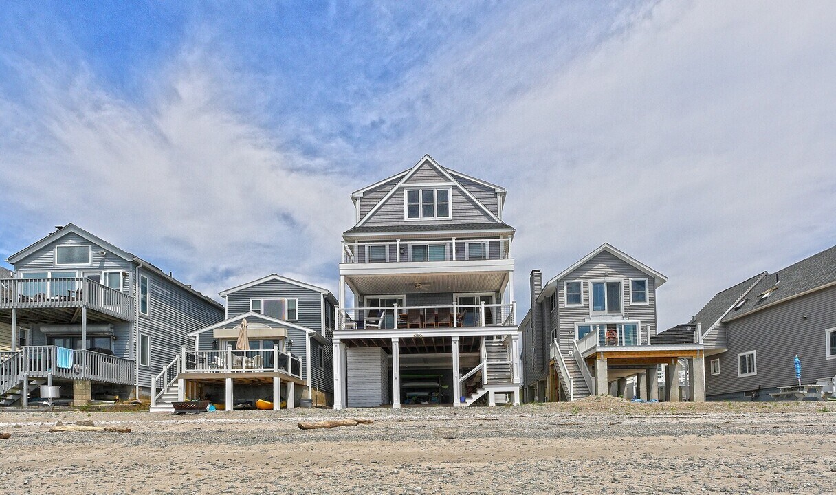 41 Melba St in Milford, CT - Building Photo
