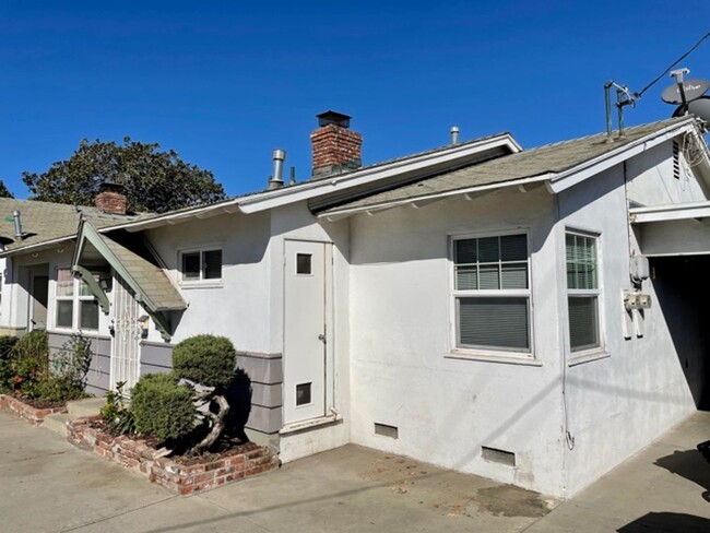 1012 S Broadway in Santa Maria, CA - Building Photo - Building Photo