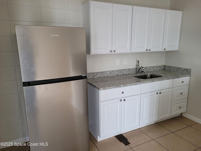 130 Bouganvillea Dr in Rockledge, FL - Foto de edificio - Building Photo