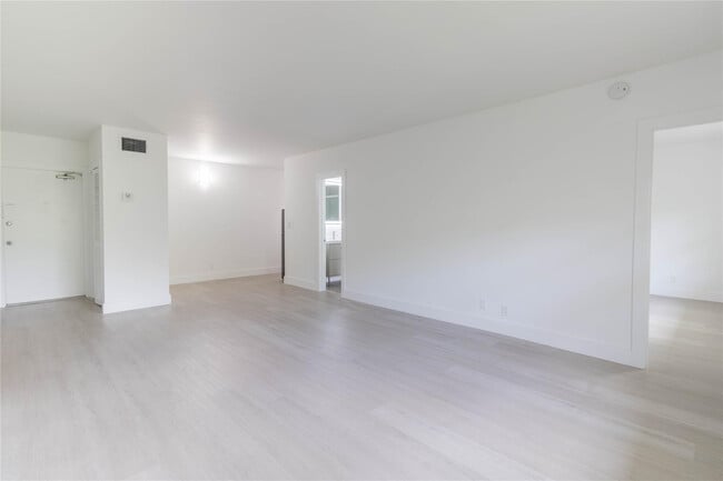 2424 SE 17th St in Fort Lauderdale, FL - Building Photo - Building Photo