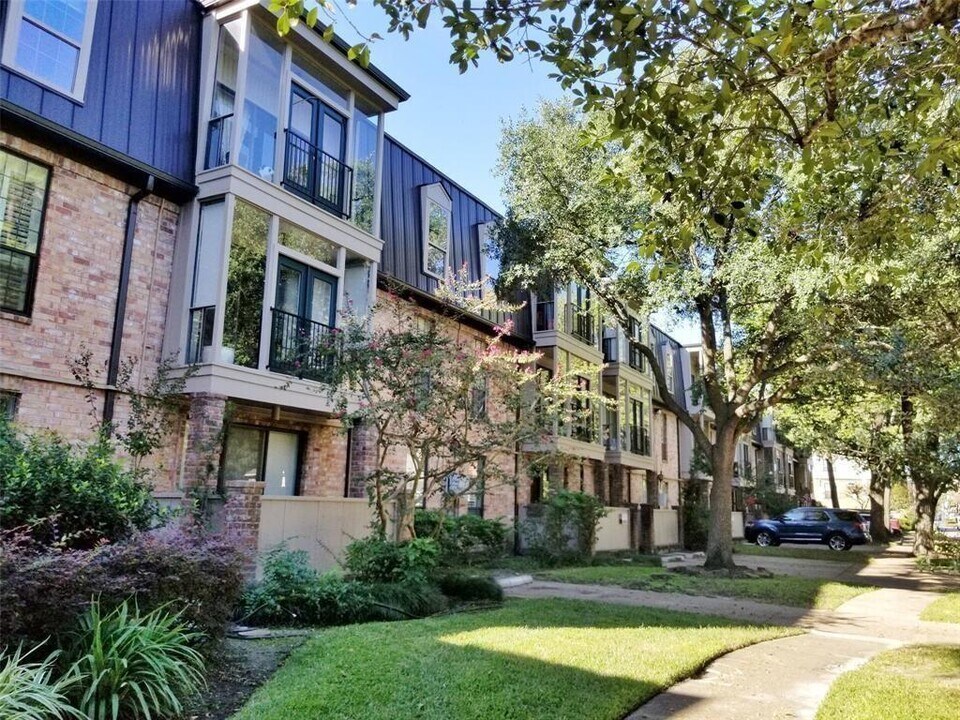 2425 Underwood St in Houston, TX - Building Photo