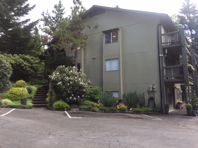 2802 SW Beaverton Hillsdale Hwy in Portland, OR - Foto de edificio