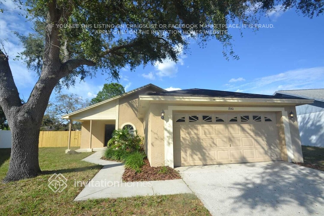 1840 Tinsmith Cir in Lutz, FL - Building Photo