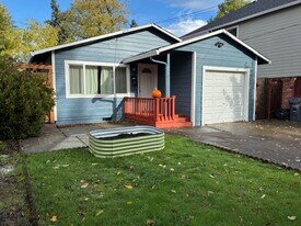 7007 SE Cora St in Portland, OR - Building Photo