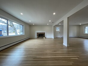 46 Woodcliff Rd in Chestnut Hill, MA - Building Photo - Building Photo