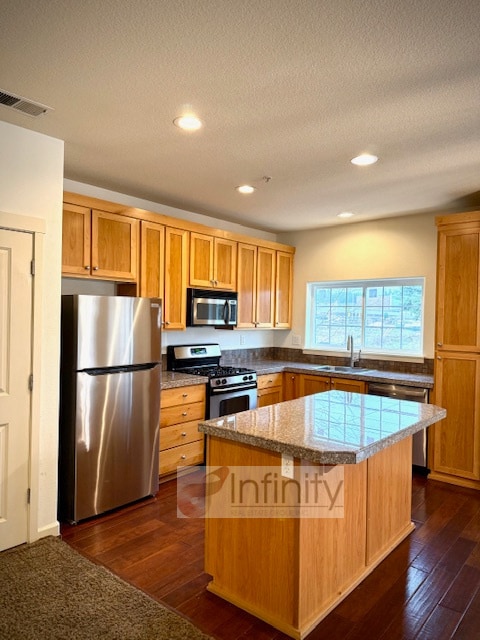 22810 SW Forest Creek Dr in Sherwood, OR - Building Photo