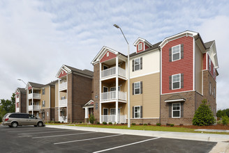 Glen Lake Apartments in Smithfield, NC - Building Photo - Building Photo