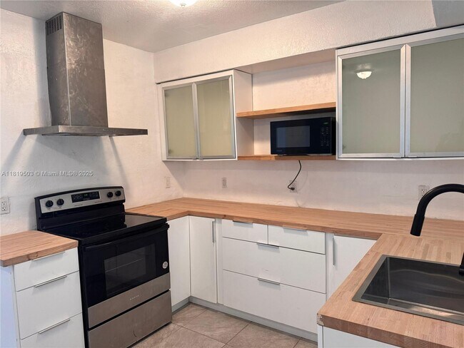 146 NW 56th St in Miami, FL - Building Photo - Building Photo