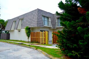 1727 N Congress Ave in West Palm Beach, FL - Building Photo