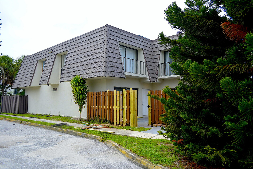 1727 N Congress Ave in West Palm Beach, FL - Building Photo