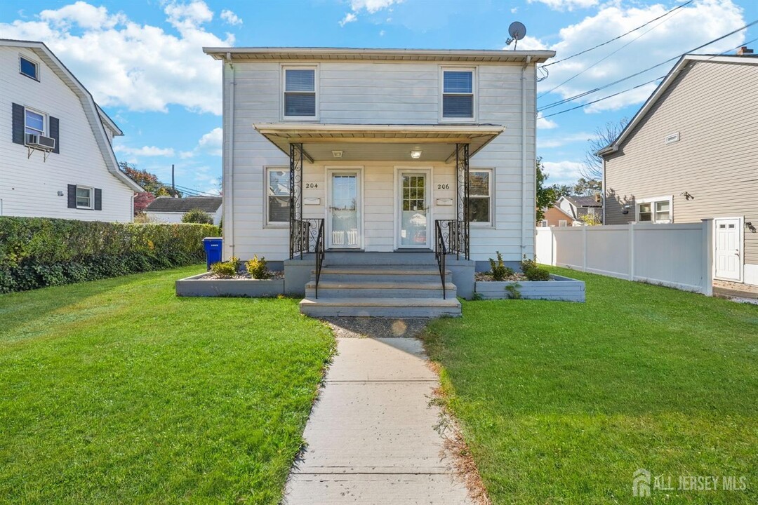 204 Stevens St in North Brunswick, NJ - Foto de edificio