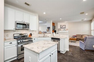 2729 Kinney Oaks Ct in Austin, TX - Building Photo - Building Photo